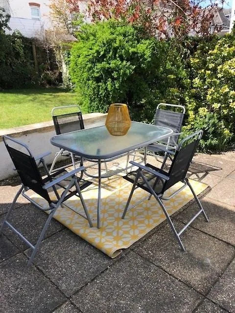 2 Bed Garden Apartment By Beach In Alum Chine, Bournemouth