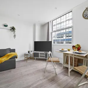 In The Heart Of The - Aldgate Zone 1 , London United Kingdom